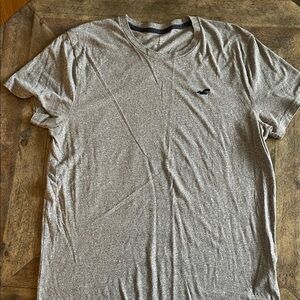 Hollister Men’s Gray T-Shirt Size Large